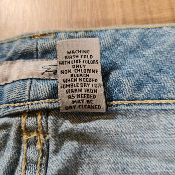 Chico's Platinum Womens Jeans Size 14 Blue Light Wash Straight Leg Denim Casual - Picture 8 of 8